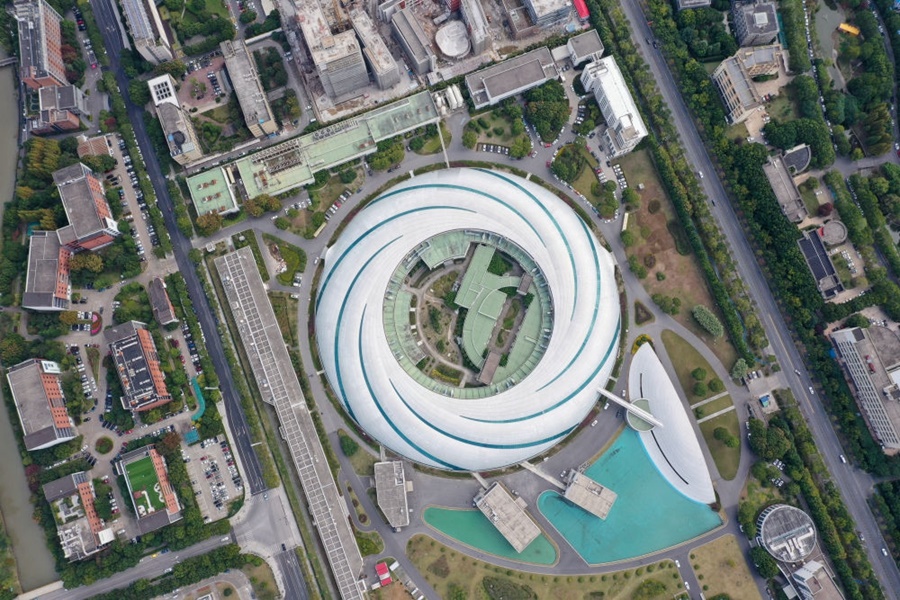 位于上海張江科學(xué)城的國家大科學(xué)裝置上海光源（2020年10月26日攝，無人機(jī)照片）。