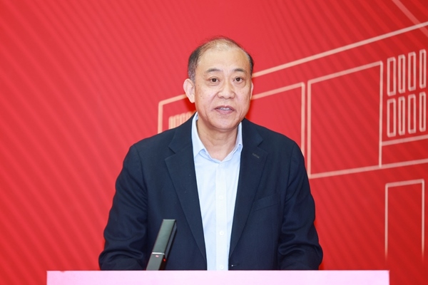 《教育踐悟錄》作者、中央財經(jīng)大學黨委書記何秀超。受訪者供圖