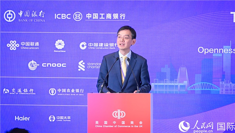 1. 英國中國商會會長、中國銀行倫敦分行行長方文建 致歡迎辭。郭錦標(biāo)攝_副本