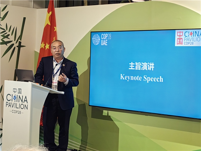 晶澳太陽能科技股份有限公司高級(jí)副總裁孫廣彬發(fā)言。COP28中國角供圖