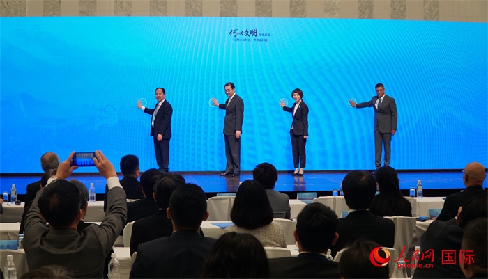嘉賓共同啟動(dòng)“何以文明”日本特展體驗(yàn)暨2024年總臺(tái)春晚宣介區(qū)。人民網(wǎng) 蔣曉辰攝