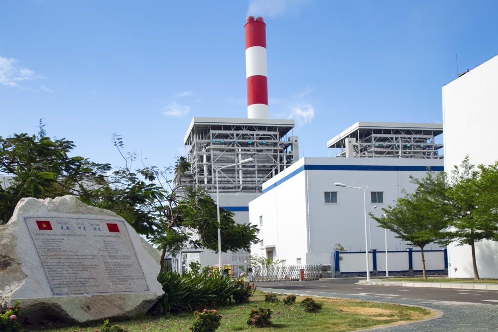 這是2021年3月24日在越南平順省拍攝的越南永新燃煤電廠一期BOT項目廠區(qū)。新華社發(fā)（南方電網(wǎng)越南永新公司供圖）