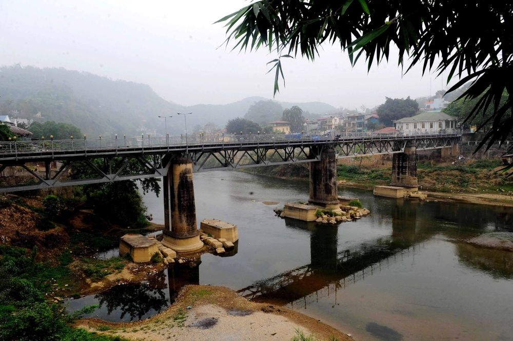這是滇越鐵路連接中越兩國的中越鐵路大橋，橋的對岸是越南老街?。?010年3月20日攝）。
