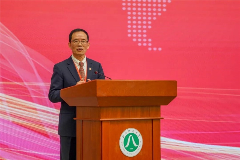 國務院學位委員會區(qū)域國別學學科評議組秘書長、浙江師范大學非洲研究院（非洲區(qū)域國別學院）院長劉鴻武致辭。主辦方供圖