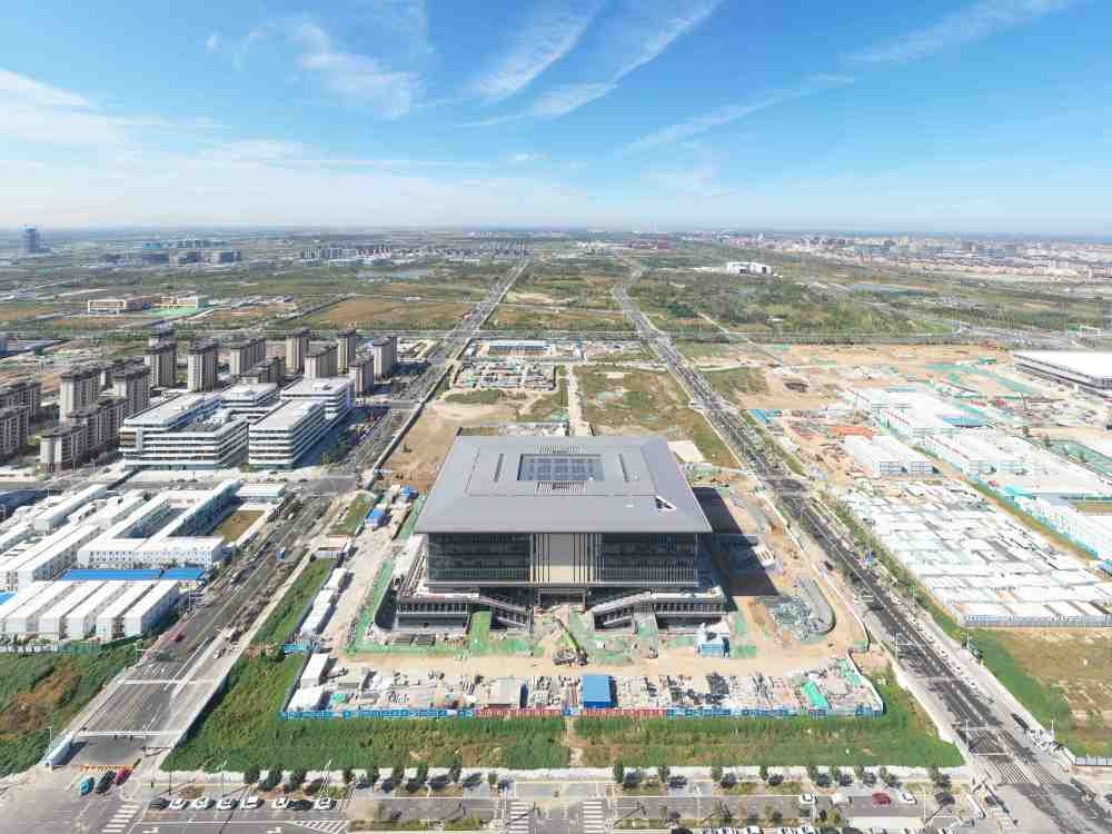 這是雄安新區(qū)大學(xué)園圖書館（2023年10月1日攝，無人機(jī)照片）。新華社記者 朱旭東 攝