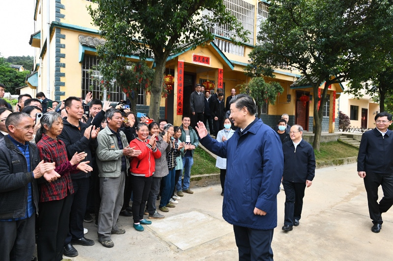 2021年4月25日，習近平總書記在廣西桂林市全州縣才灣鎮(zhèn)毛竹山村考察時，同鄉(xiāng)親們親切交流。新華社記者 謝環(huán)馳 攝