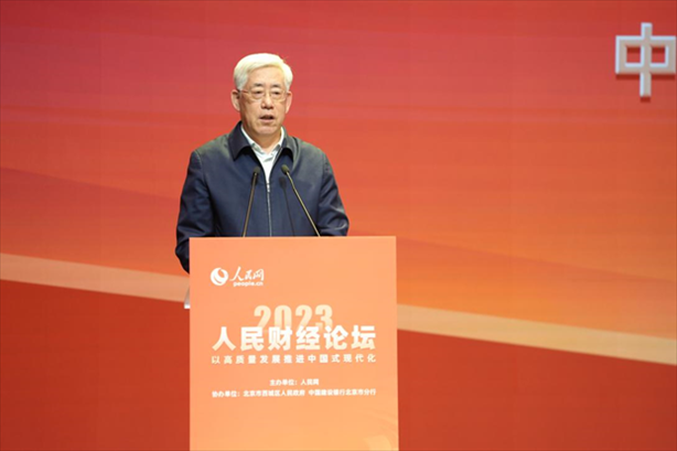 中國(guó)國(guó)際經(jīng)濟(jì)交流中心副理事長(zhǎng)韓永文在論壇現(xiàn)場(chǎng)做主旨發(fā)言。人民網(wǎng)記者 翁奇羽攝