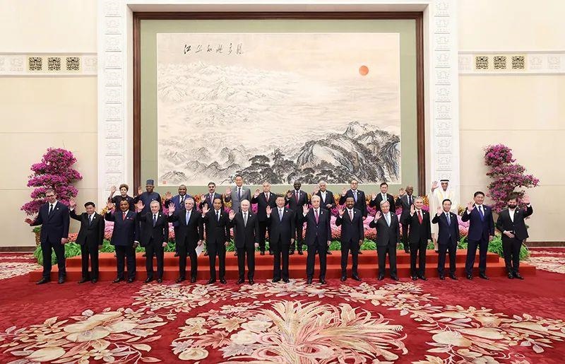 10月18日，習(xí)近平主席在北京人民大會堂出席第三屆“一帶一路”國際合作高峰論壇開幕式并發(fā)表主旨演講。這是習(xí)近平同國際貴賓集體合影。