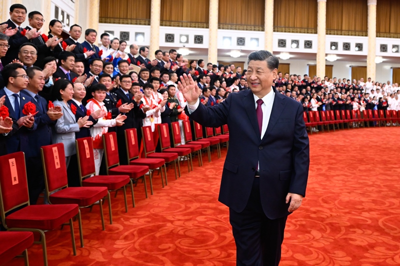 2022年4月8日，北京冬奧會(huì)、冬殘奧會(huì)總結(jié)表彰大會(huì)前，習(xí)近平總書記會(huì)見北京冬奧會(huì)、冬殘奧會(huì)突出貢獻(xiàn)集體代表、突出貢獻(xiàn)個(gè)人和中國(guó)體育代表團(tuán)成員。