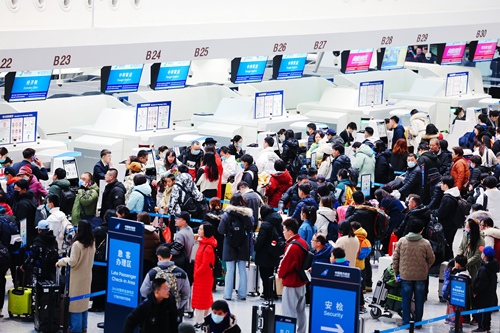 2024年春運(yùn)首日，大興機(jī)場(chǎng)預(yù)計(jì)保障進(jìn)出港旅客13.59萬(wàn)人次。大興機(jī)場(chǎng)供圖