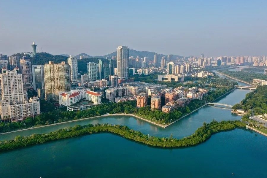 筼筜湖周邊城市景觀。新華社記者 姜克紅 攝
