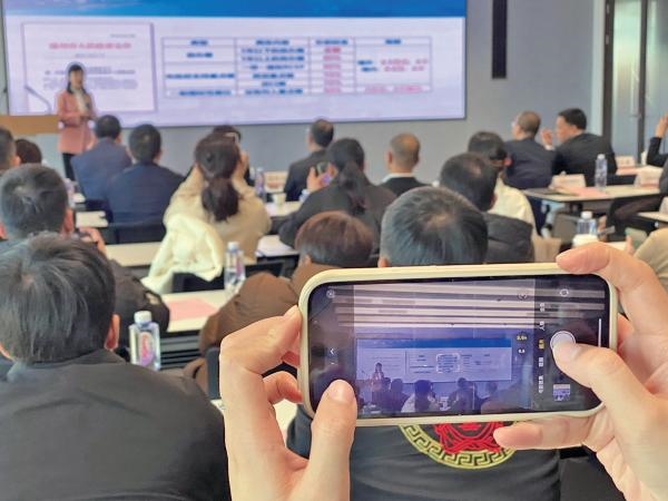 1月2日，“百團千企出海拓市場增訂單”行動啟動。蔣文廣 攝