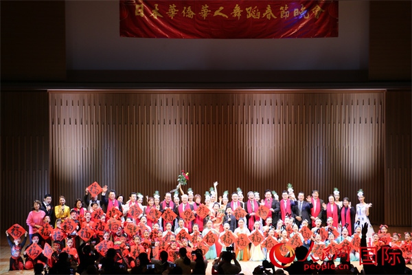 演職人員與嘉賓合影。人民網(wǎng) 許可攝