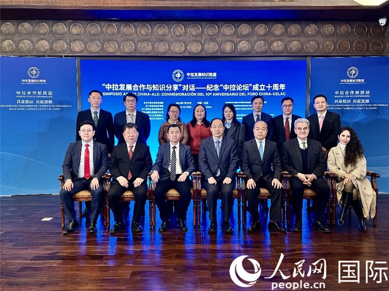 與會(huì)嘉賓合影留念。人民網(wǎng)記者 周雨攝