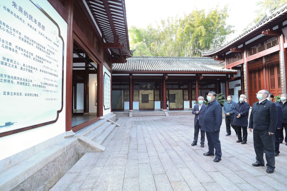 2021年3月22日，習近平在福建省南平武夷山朱熹園，了解朱熹生平及理學研究等情況。新華社記者 鞠鵬 攝