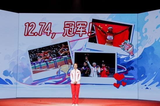 “何以中國·向海泉州”網(wǎng)絡(luò)主題活動現(xiàn)場，林雨薇講述奪冠經(jīng)歷。泉州廣播電視臺供圖