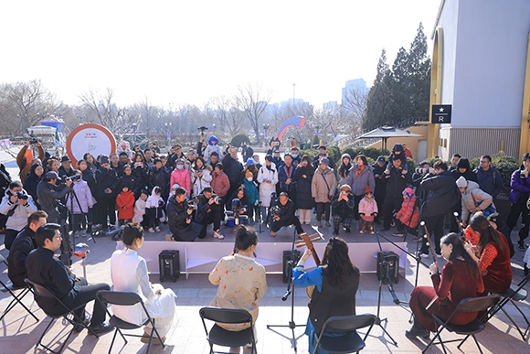 中國音樂學(xué)院“國樂快閃”演出。學(xué)校供圖