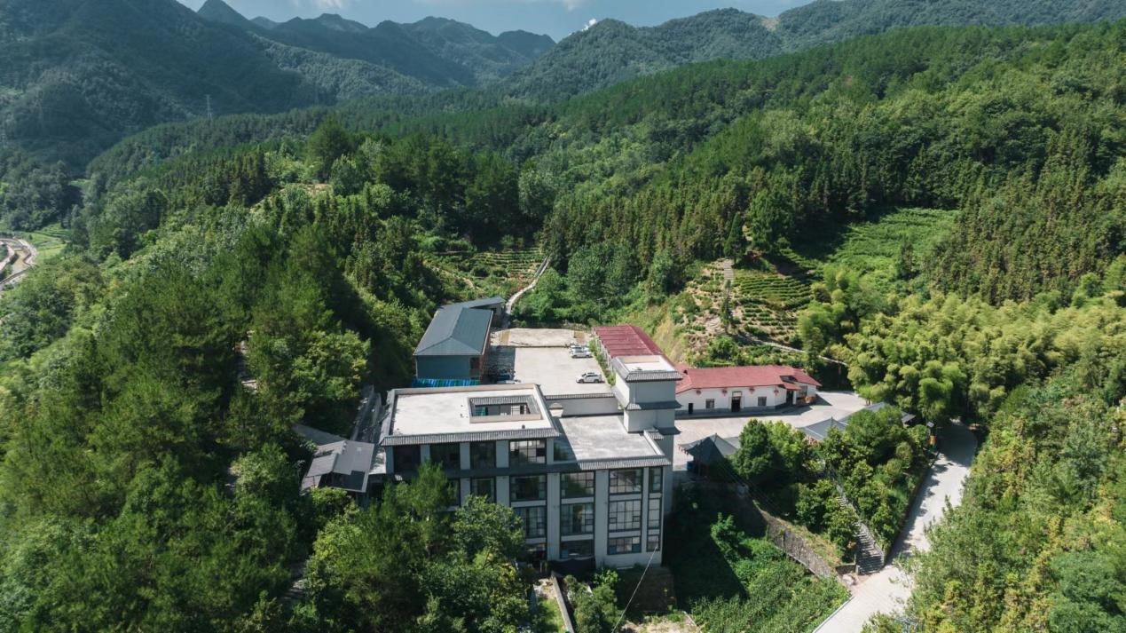 蒿坪鎮(zhèn)金石村“喬家大院”農(nóng)家樂(lè)航拍圖。常洪萍供圖