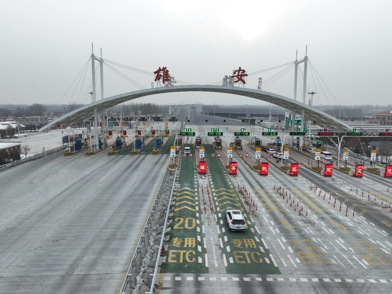 京雄高速全線正式實現(xiàn)通車運營。人民網(wǎng)記者 李兆民攝