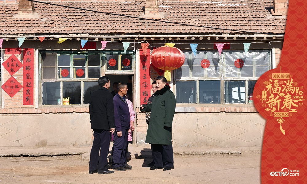 2017年1月24日，習近平總書記在河北省張家口市張北縣小二臺鎮(zhèn)德勝村村民徐學海家中看望。