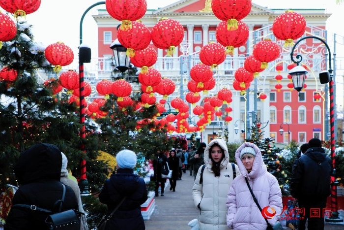 俄羅斯民眾在活動現(xiàn)場參觀游玩。人民網(wǎng)記者 隋鑫攝