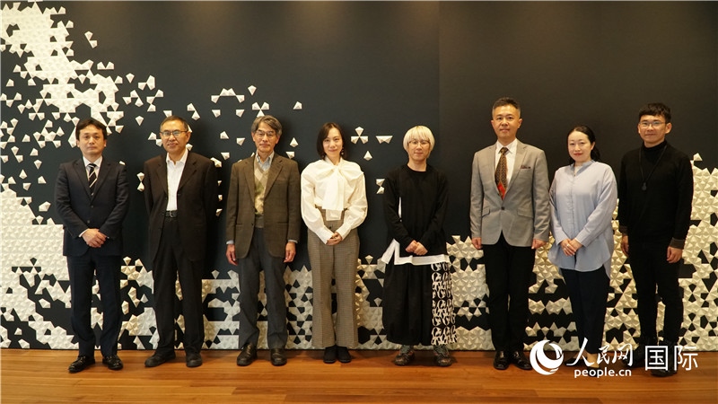 主辦方與嘉賓合影。人民網(wǎng) 蔣曉辰攝