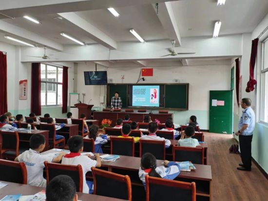 安全知識宣傳進校園。將樂縣農(nóng)業(yè)農(nóng)村局供圖