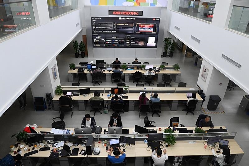 2023年12月12日，中國－東盟信息港股份有限公司員工在工作中。