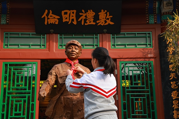 “追尋雷鋒足跡 弘揚志愿精神”學雷鋒主題教育活動。學校供圖