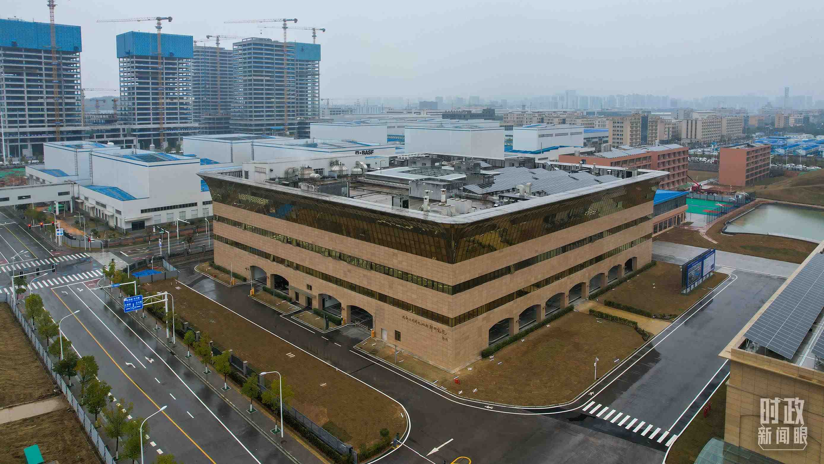 △巴斯夫杉杉電池材料研究院。（總臺(tái)央視記者范凱拍攝）