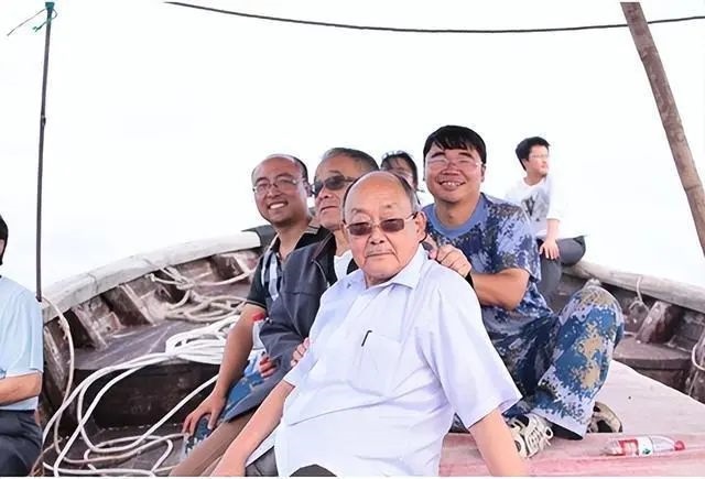 楊士莪院士參加海試。哈爾濱工程大學供圖