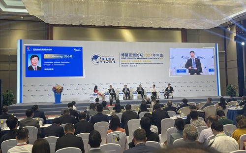 博鰲亞洲論壇2024年年會全球自由貿(mào)易港發(fā)展論壇。人民網(wǎng)記者 喬雪峰攝