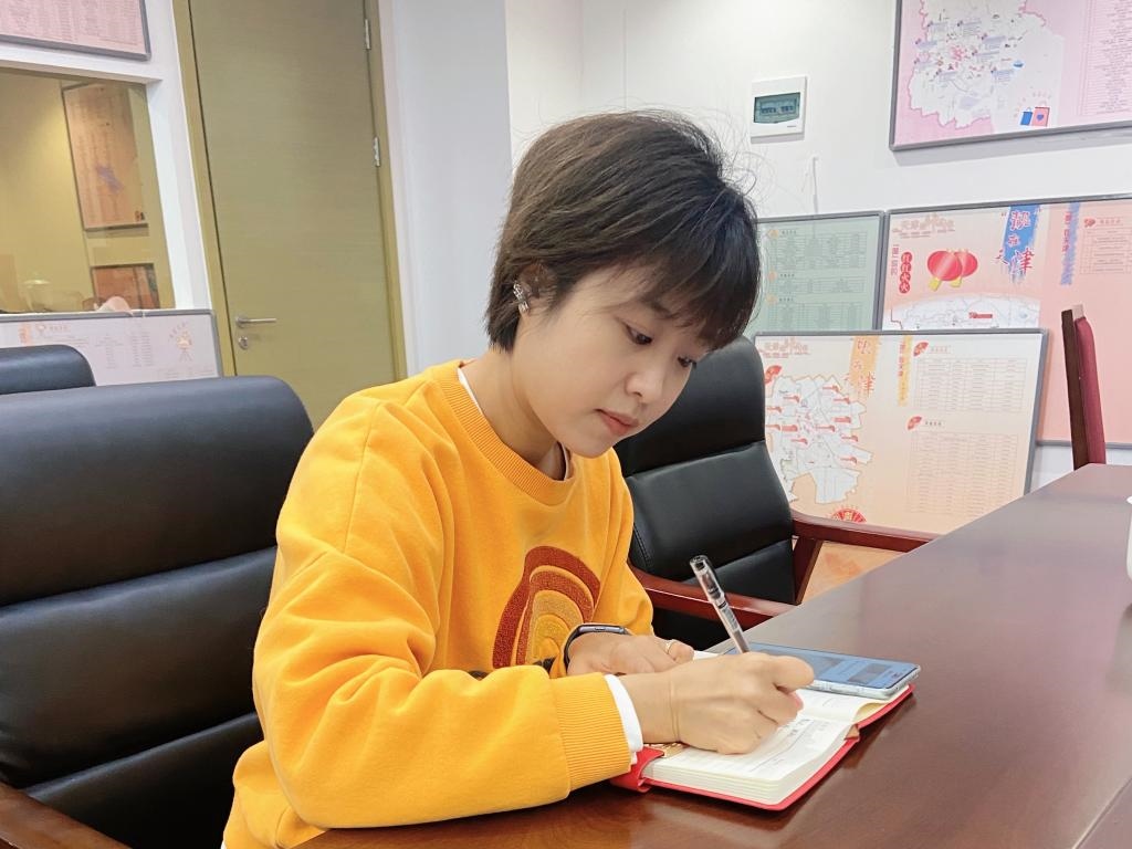 武麗潔在工作中。新華社發(fā)