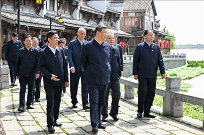 △2024年3月18日至21日，習(xí)近平總書記在湖南考察。這是19日上午，總書記在常德河街考察。