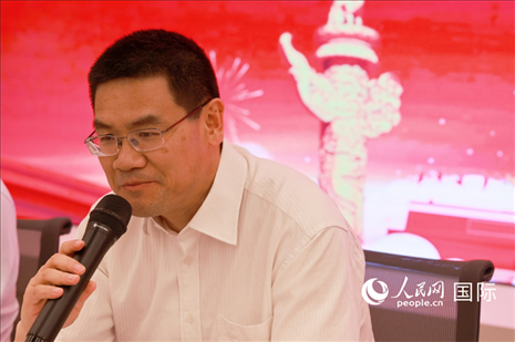 北京海外聯(lián)誼會(huì)會(huì)長楊晉柏在座談會(huì)上致辭。人民網(wǎng)記者 陳海琪攝