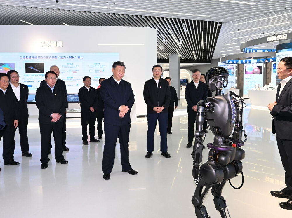 2023年11月28日下午，習(xí)近平總書(shū)記在上海浦東新區(qū)張江科學(xué)城參觀上海科技創(chuàng)新成果展。