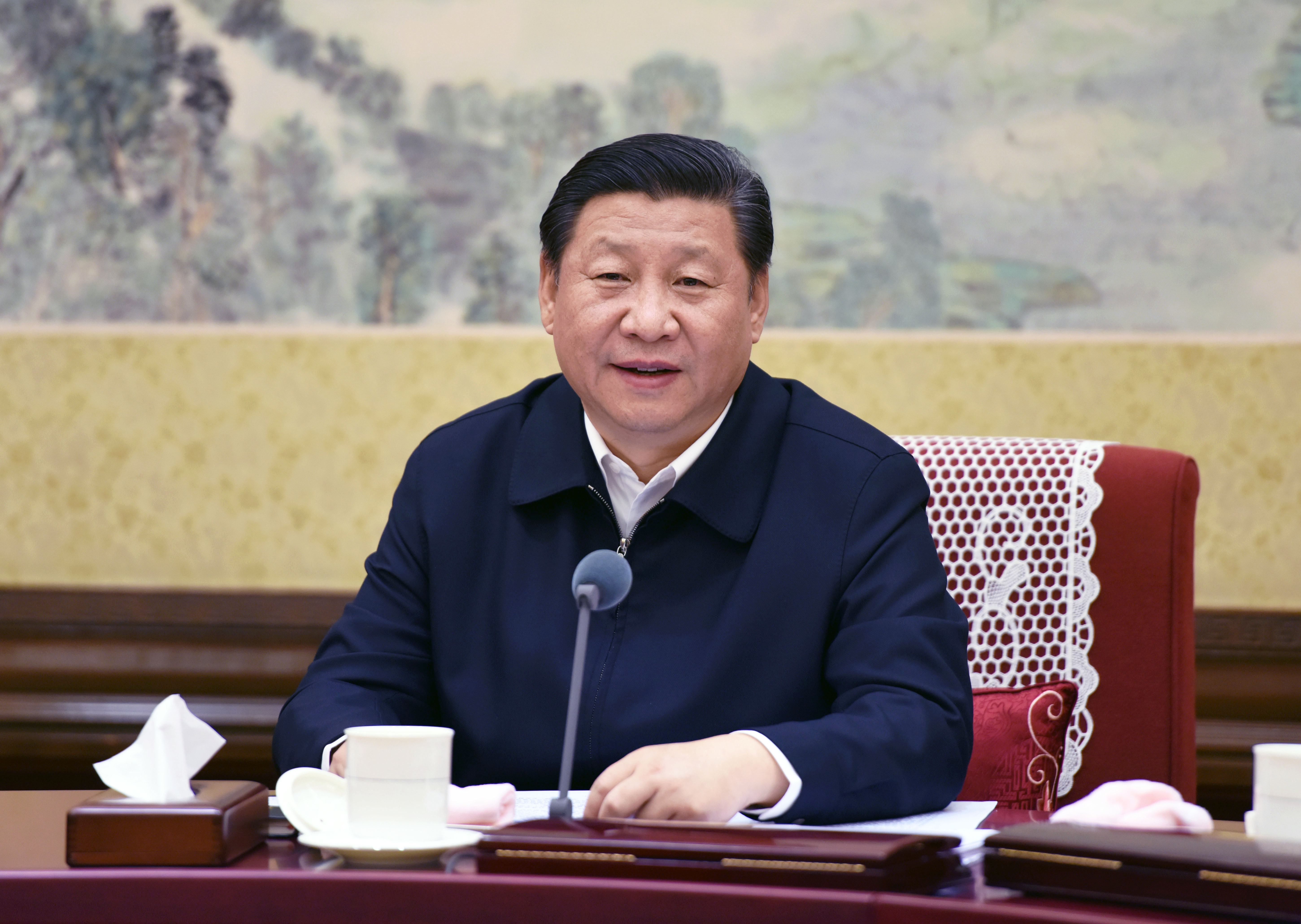 △ 2015年12月28日至29日，中共中央政治局召開專題民主生活會(huì)，對(duì)照檢查踐行“三嚴(yán)三實(shí)”情況，討論研究加強(qiáng)黨風(fēng)廉政建設(shè)措施。習(xí)近平總書記主持會(huì)議并發(fā)表重要講話。