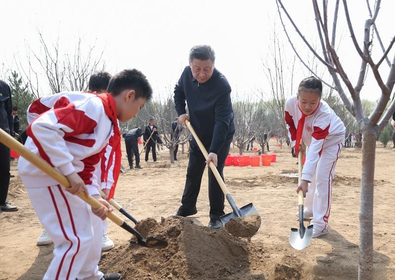 △2024年4月3日，習(xí)近平總書記來到北京市通州區(qū)潞城鎮(zhèn)參加首都義務(wù)植樹活動(dòng)。