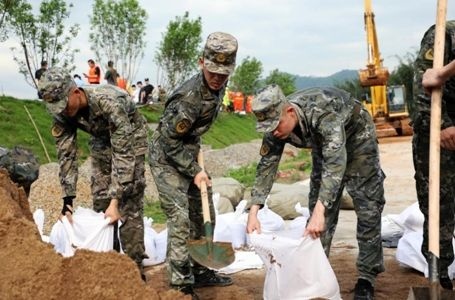 廣東多地出現(xiàn)洪澇災情 部隊官兵全力進行搶險救援