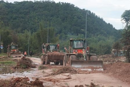 廣東多地出現(xiàn)洪澇災情 部隊官兵全力進行搶險救援