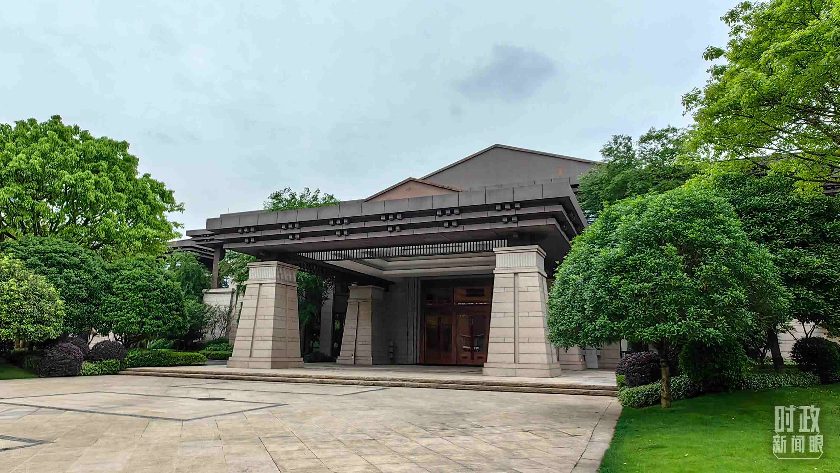 △重慶市渝州賓館，新時代推動西部大開發(fā)座談會在這里召開。（總臺央視記者段德文拍攝）