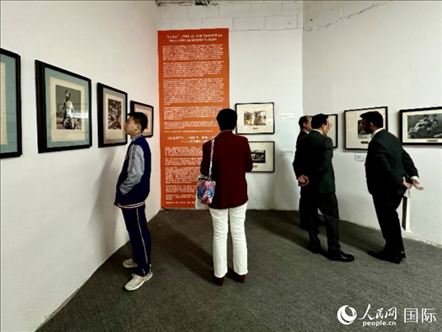 “與中國結(jié)緣：智利畫家何塞·萬徒勒里誕辰100周年”展覽在京舉行。人民網(wǎng)記者 周雨攝