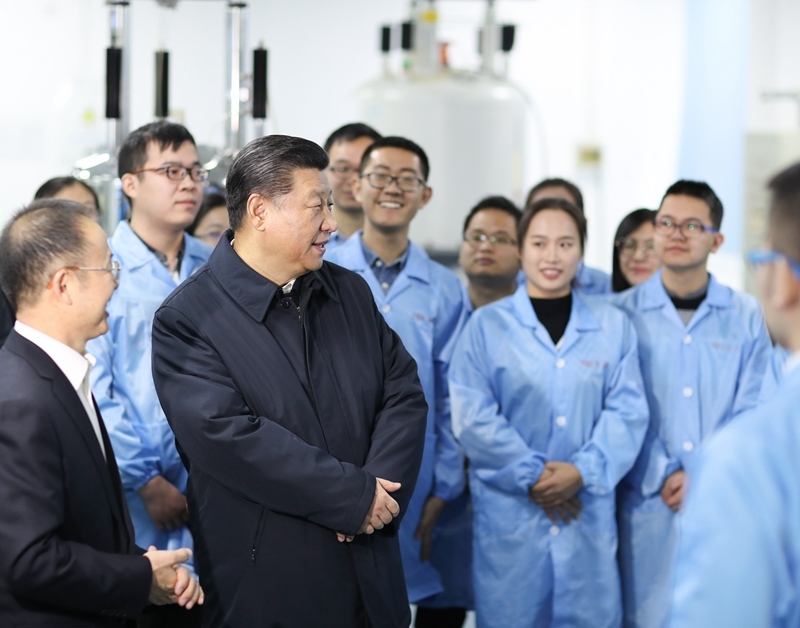 2019年1月17日，習(xí)近平在天津南開(kāi)大學(xué)元素有機(jī)化學(xué)國(guó)家重點(diǎn)實(shí)驗(yàn)室同師生親切交流。