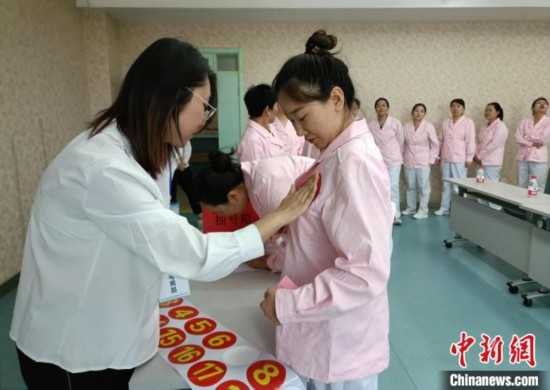 寧夏開展全國孤殘兒童護(hù)理員高級技師、技師職業(yè)技能等級認(rèn)定工作。寧夏民政廳 供圖