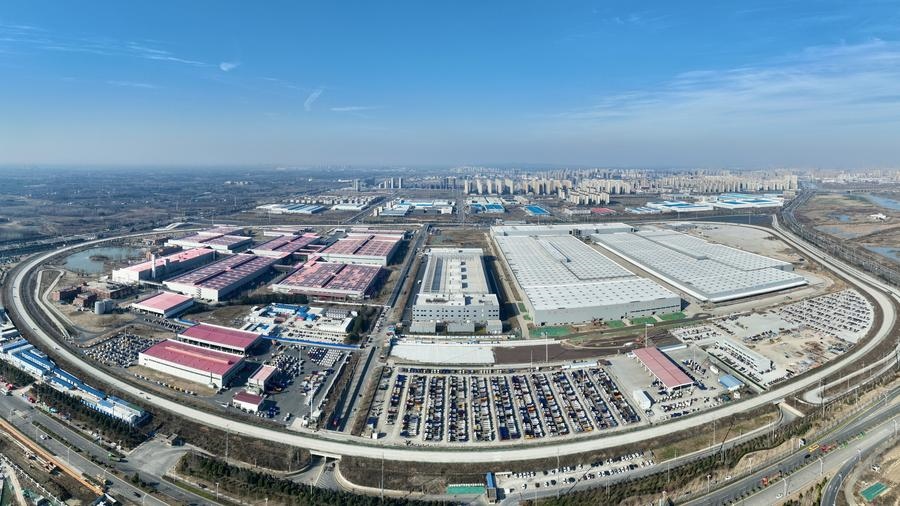 安徽省肥西縣在建的新能源汽車產(chǎn)業(yè)園（2024年1月24日攝，無人機照片）。新華社發(fā)（陳家樂 攝）