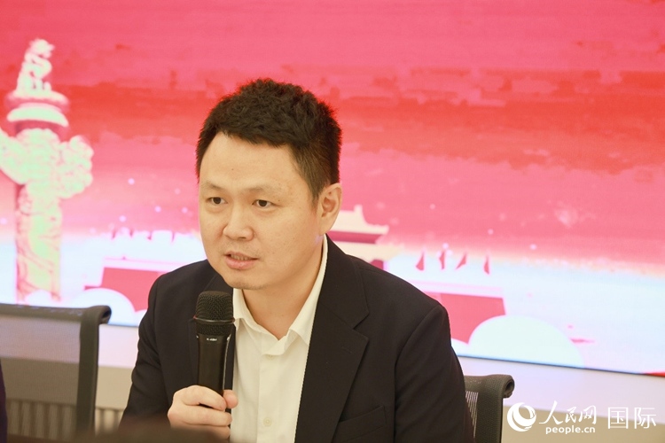 中國駐里約熱內(nèi)盧總領(lǐng)館副總領(lǐng)事王尉育在座談會上致辭。人民網(wǎng)記者 陳海琪攝