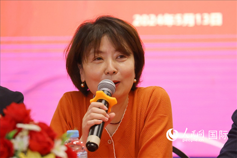 陜西省歸國華僑聯(lián)合會黨組成員、副主席兼秘書長尚小紅在座談會上致辭。人民網(wǎng)記者 陳海琪攝