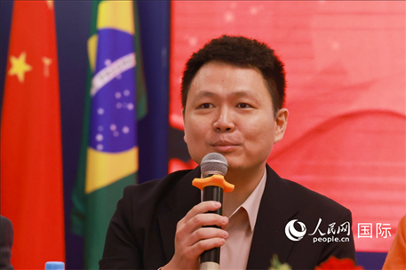 中國駐里約熱內(nèi)盧總領(lǐng)館副總領(lǐng)事王尉育在座談會上致辭。人民網(wǎng)記者 陳海琪攝