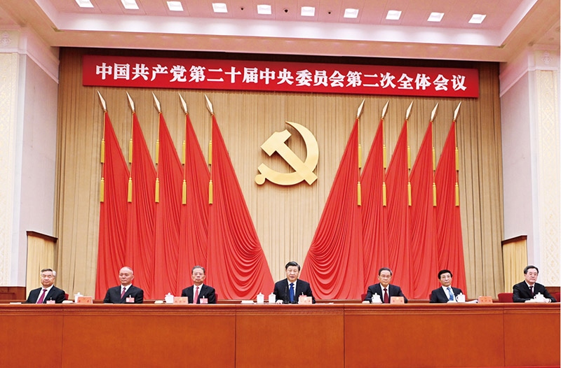 中國共產黨第二十屆中央委員會第二次全體會議，于2023年2月26日至28日在北京舉行。這是習近平、李強、趙樂際、王滬寧、蔡奇、丁薛祥、李希等在主席臺上。 新華社記者 謝環(huán)馳/攝