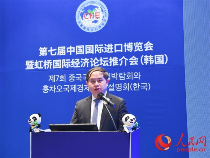 中國(guó)銀行首爾分行副行長(zhǎng)褚?guī)h發(fā)言。人民網(wǎng) 程安康攝